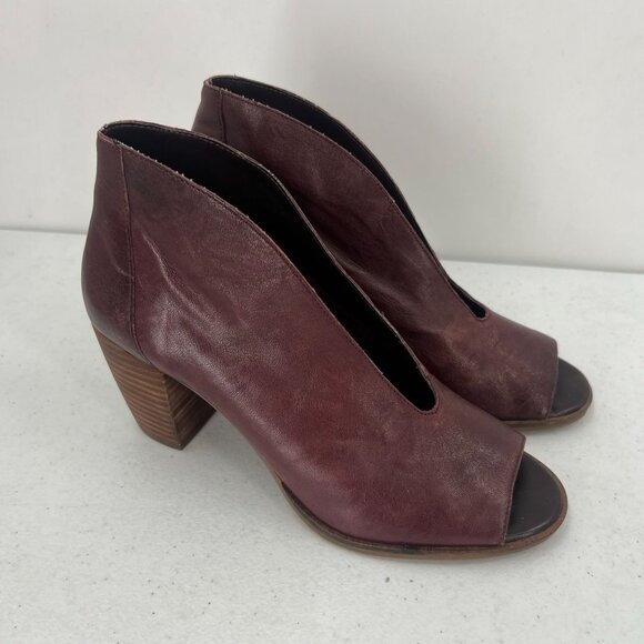 Lucky Brand JOAL 8M Peep Toe Ankle Booties Burgundy Leather V-Cut Stacked Heel - Picture 7 of 8